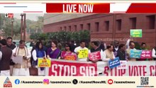 'SIRൽ ചർച്ചയ്ക്ക് തയ്യാറാകണം'; പാർലമെൻ്റിന് മുന്നിൽ പ്രതിപക്ഷ പ്രതിഷേധം