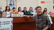 竹市議會頭一次！ 民進黨團霸佔主席台癱瘓議事 籲逐條審查預算