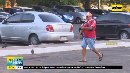 Detienen a cuidacoches que perforaba cubiertas de vehículos