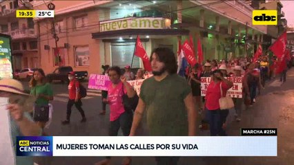 #25N: Multitud de mujeres marchan en el microcentro de Asunción