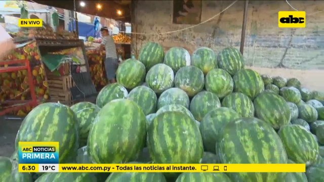 Ofertas de frutas en el mercado de Abasto