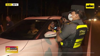 Patrulla caminera realiza controles a conductores alcoholizados al volante