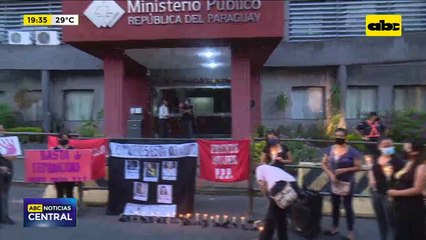 Repudian feminicidios y exigen justicia frente a la Fiscalía General del Estado