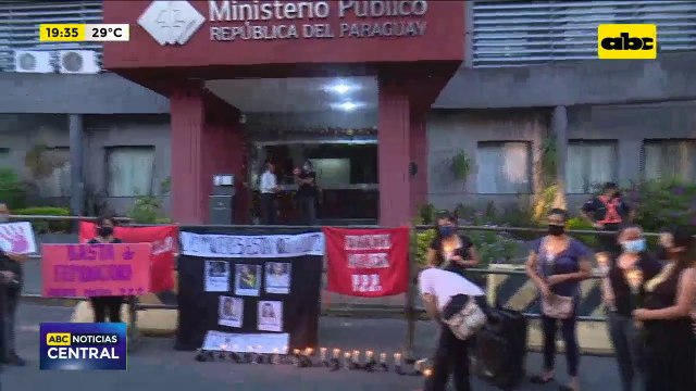 Repudian feminicidios y exigen justicia frente a la Fiscalía General del Estado