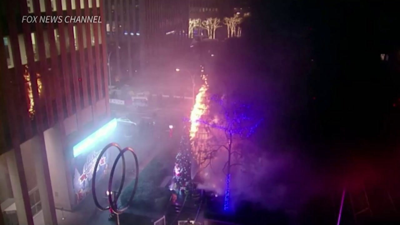 Árbol De Navidad En Llamas