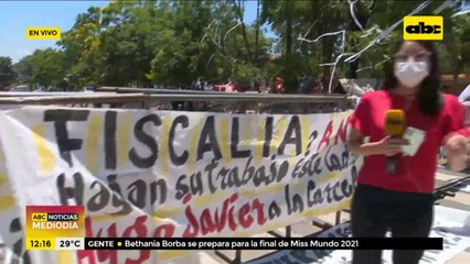 Autoconvocados se manifiestan frente al Congreso en contra de blanqueamiento a Hugo Javier