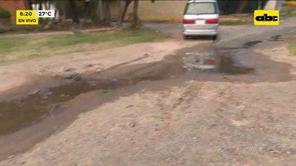 Denuncia ciudadana: Vecinos de Asunción cansados de agua servida en la calle
