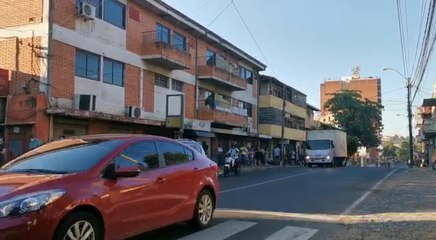 Extensas Filas Fuera Del Salesianito Para Test De Covid