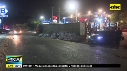 Camión De Gran Porte Volvó En Villa Elisa