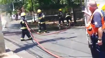 Vehículo se incendia en plena calle del barrio Recoleta