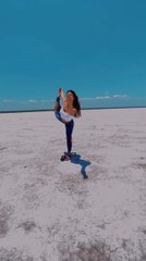 Nicole Huber Practicó Yoga En Salinas Grandes