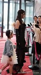 CEO cantik itu mendengar suara putrinya yang berpisah enam tahun_ lalu menemukan suaminya_251122kjA1(360P)