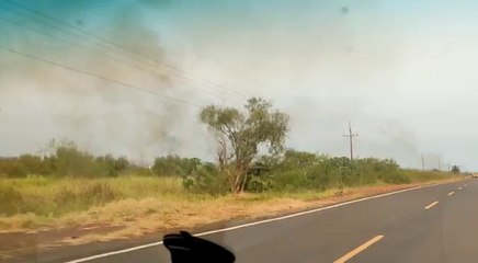 Trabajan contra los incendios en Ayolas, Misiones