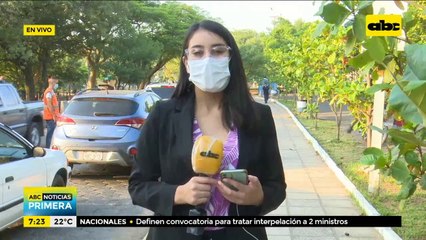 Varios niños acuden con sus padres para vacunarse contra el covid-19