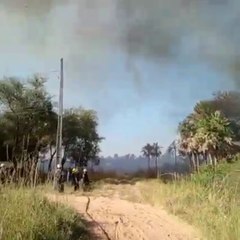 Incendio en pastizal puso en riesgo una estación de servicios en Luque