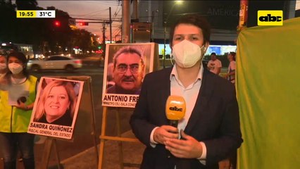 Pegatinas contra Sandra Quiñónez