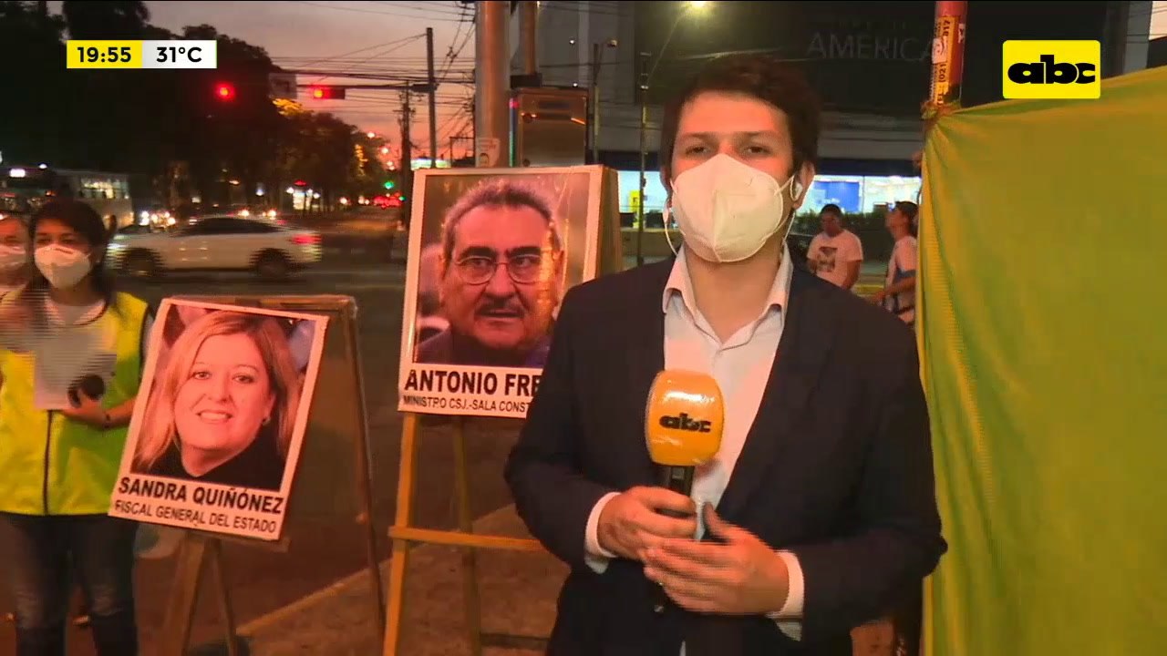 Pegatinas contra Sandra Quiñónez