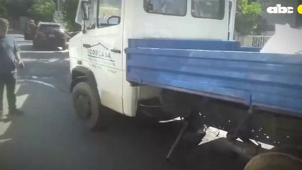 Triple Choque Dejó Daños Materiales En Tres Vehículos, Uno De Ellos Un Bus