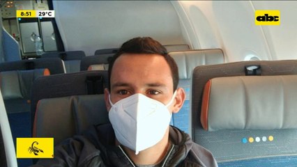 El futbolista paraguayo José Ariel López rumbo a Paraguay