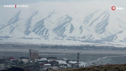 Yüksekova’nın dağları beyaza büründü, manzarası ise büyüledi