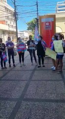 Activistas se manifiestan frente al Ministerio de la Mujer