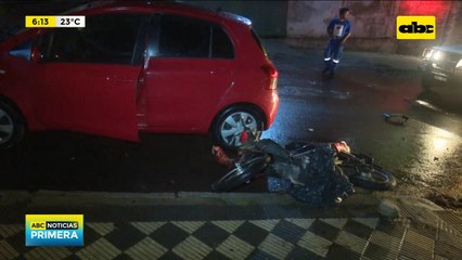Violento accidente de transito en Asunción. Motociclistas fueron arrollados por un automóvil