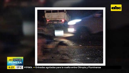 Camión esquivó a motocarro y produjo accidente La conductora del automóvil quedó herida tras impacto