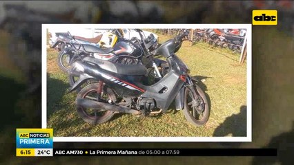 El joven estaba circulando en una motocicleta robada