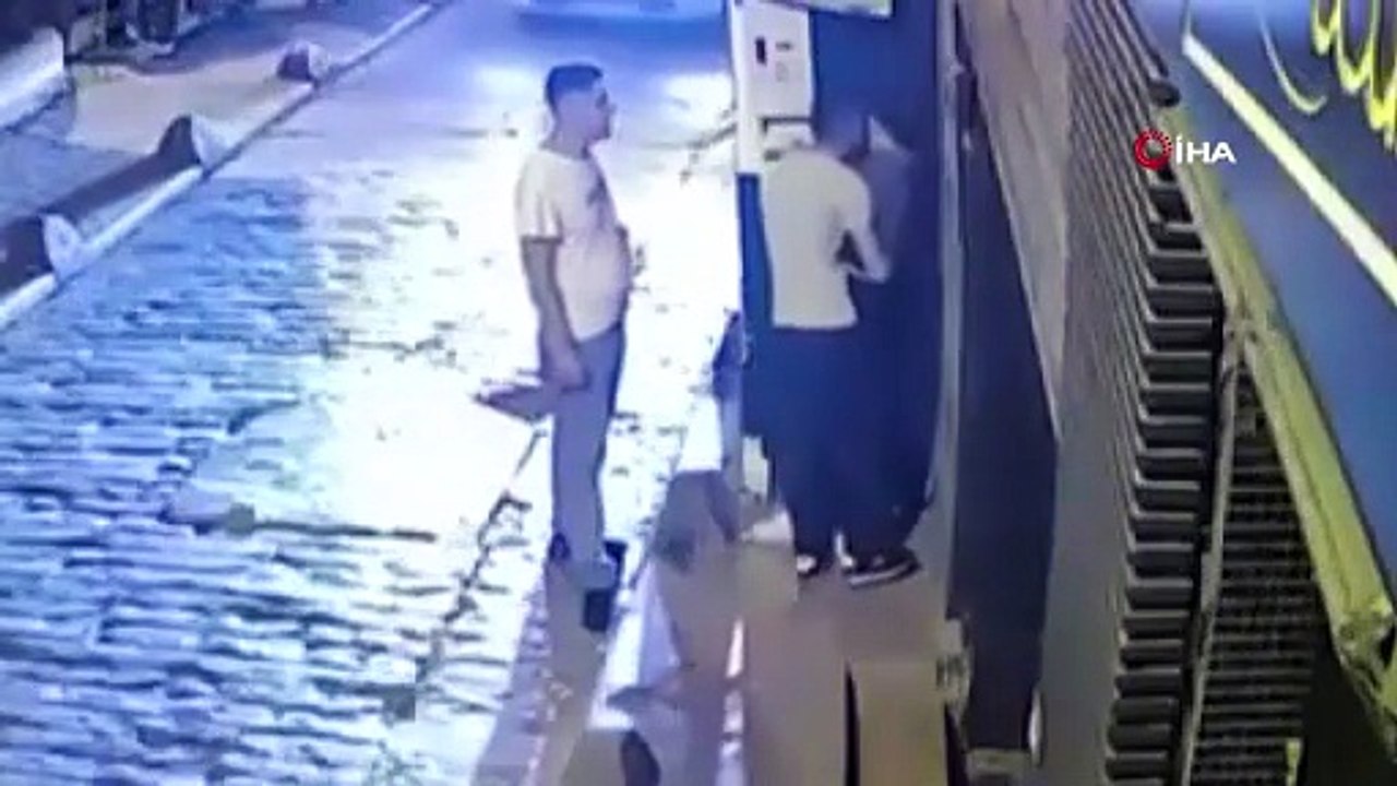 İstanbul'da sokak ortasında genç kıza dehşeti yaşatmışlardı! Tahliye edildiler..