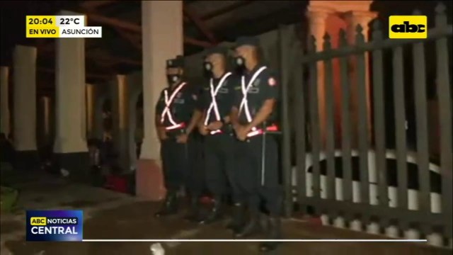 Campesinos se instalan en la Estación del Ferrocarril