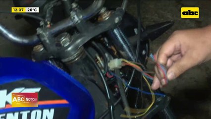 Ladrón de motocicleta fue pillado “infraganti”, los vecinos persiguieron al autor y lo atraparon