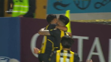 El golazo del ex Cerro Porteño a Olimpia en Montevideo