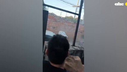 Feminicidio en Lambaré: el autor atropelló a la joven varias veces antes de ser reducido por vecinos