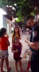 Así los policías entregaron chipa a los niños