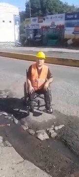 Vecinos se autogestionan y reparan avenida Cacique Lambaré