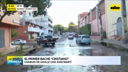Barrio Tembetary: Vecinos cansados de tantos baches y agua servida en el lugar