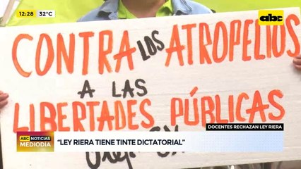 Docentes rechazan ley Riera