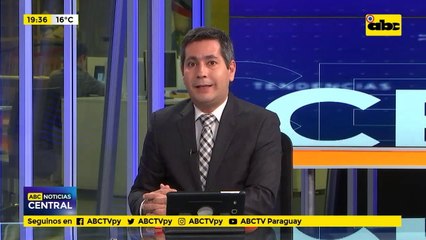 Un bache que “crece” en pleno microcentro genera preocupación en los vecinos