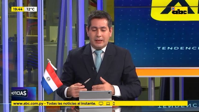 Esculturas metálicas hermosean plaza de Luque: Artista busca despertar la imaginación de los niños.