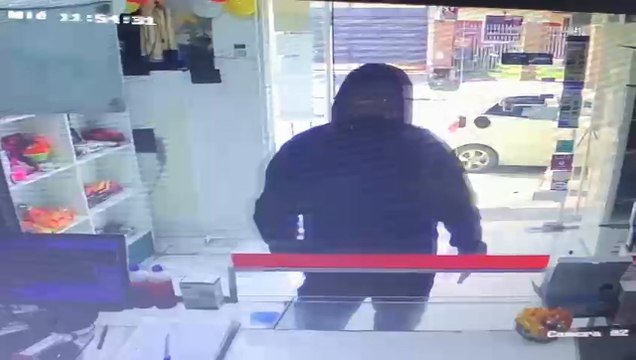 Intento de atraco a una farmacia queda registrado en un video