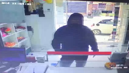Intento de atraco a una farmacia queda registrado en un video