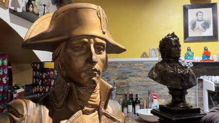 «C’est une fierté, un des hommes les plus connus du monde», la figure de Napoléon encore omniprésente à Ajaccio