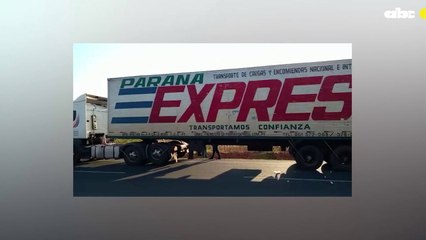 Piratas del asfalto vaciaron camión de encomienda en Liberación