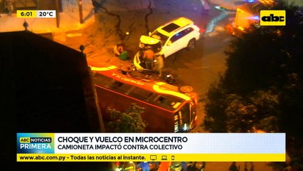 Choque y vuelco en microcentro