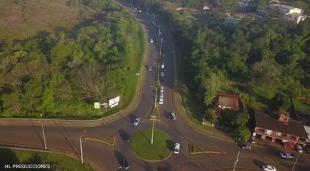 Extensa fila para cruzar puente en Encarnación