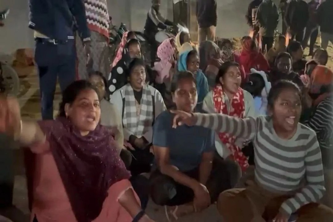 Communal tension: Video: शादी समारोह में 2 युवकों के बीच हुई मारपीट ने लिया सांप्रदायिक रंग, एक पक्ष ने NH जाम कर किया प्रदर्शन, अभी भी तनाव