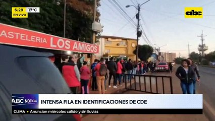 Intensa fila en identificaciones de CDE