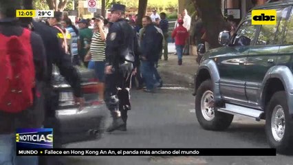 EBY: Funcionaria fue a justificar ausencias