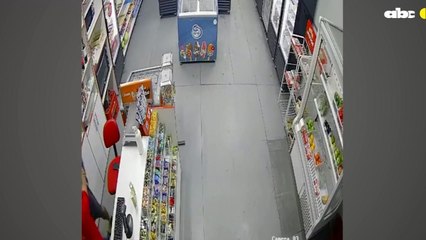 Vendedor se defiende a golpes y reduce a asaltante