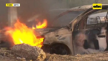 Incendio de automóvil frente al Parque Ñu Guasu.